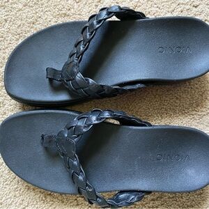 Vionic Leather Kenji Sandals size 7 NWOT